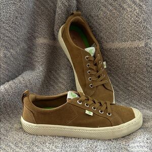 Cariuma Tan Suede Unisex Sneakers